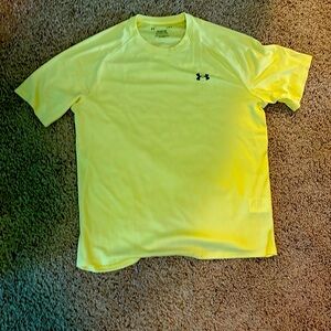 Men’s under armour shirt never worn